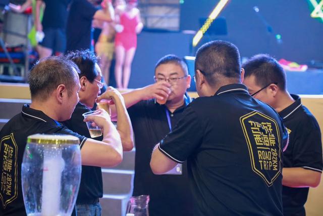 驾游西海岸，全国200余家自驾组织走进金沙滩啤酒城