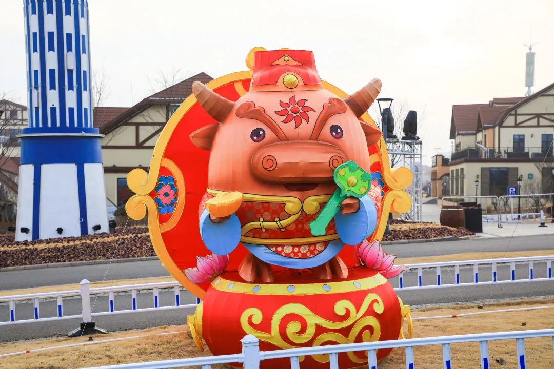 美翻了！金沙滩啤酒城彩灯点亮中国年
