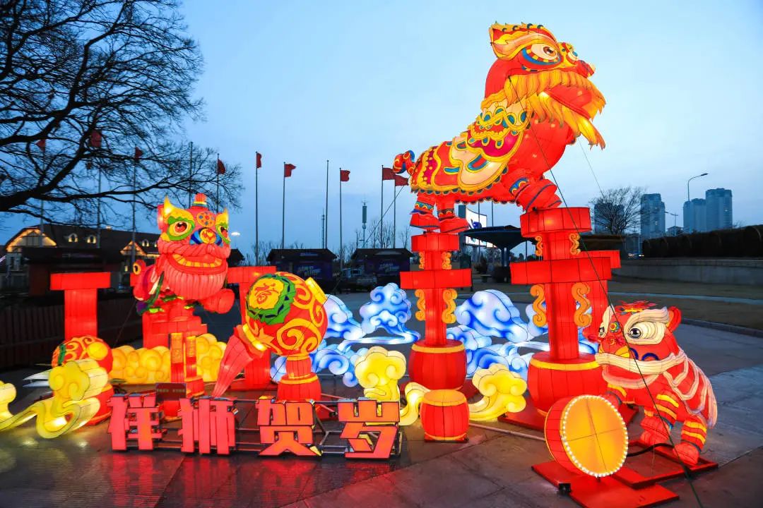 美翻了！金沙滩啤酒城彩灯点亮中国年
