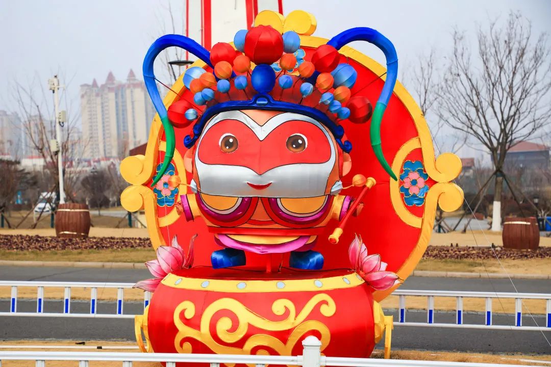 美翻了！金沙滩啤酒城彩灯点亮中国年