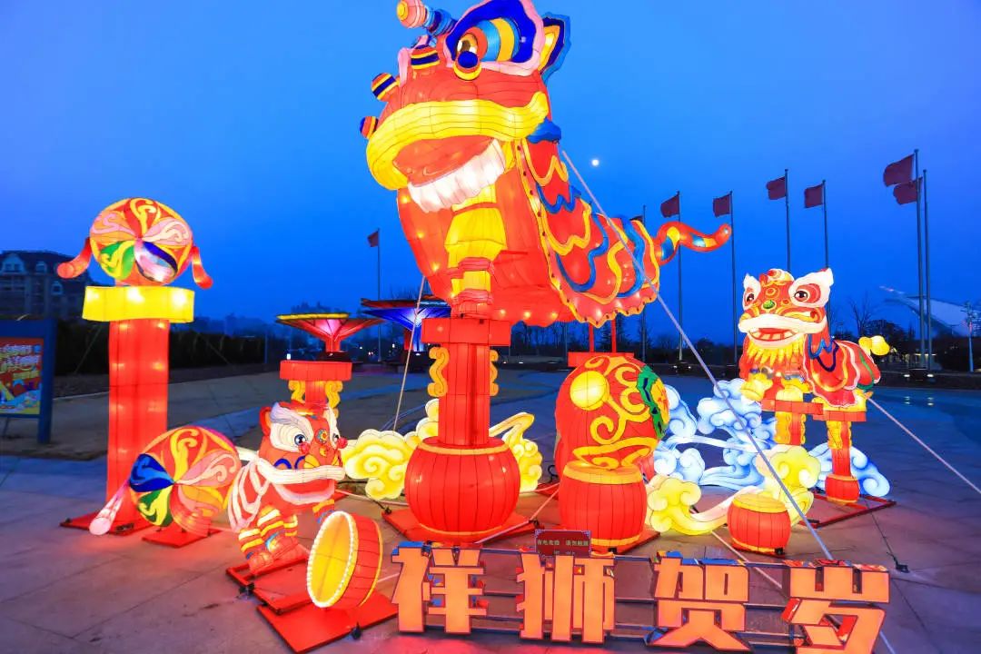 美翻了！金沙滩啤酒城彩灯点亮中国年
