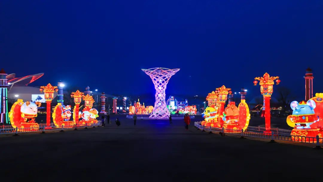 美翻了！金沙滩啤酒城彩灯点亮中国年