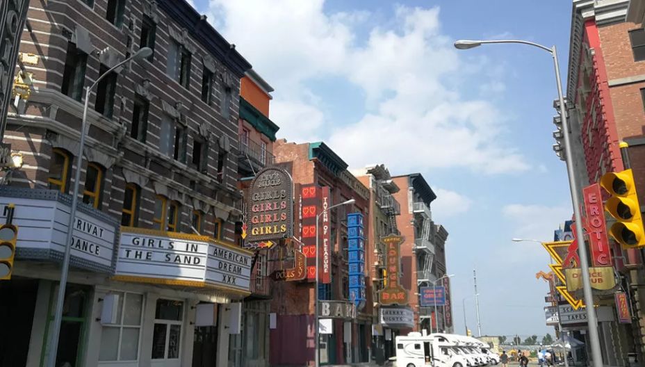 外景地美國小鎮(zhèn)夜景效果圖示意圖 西海岸發(fā)展集團(tuán)供圖.jpg